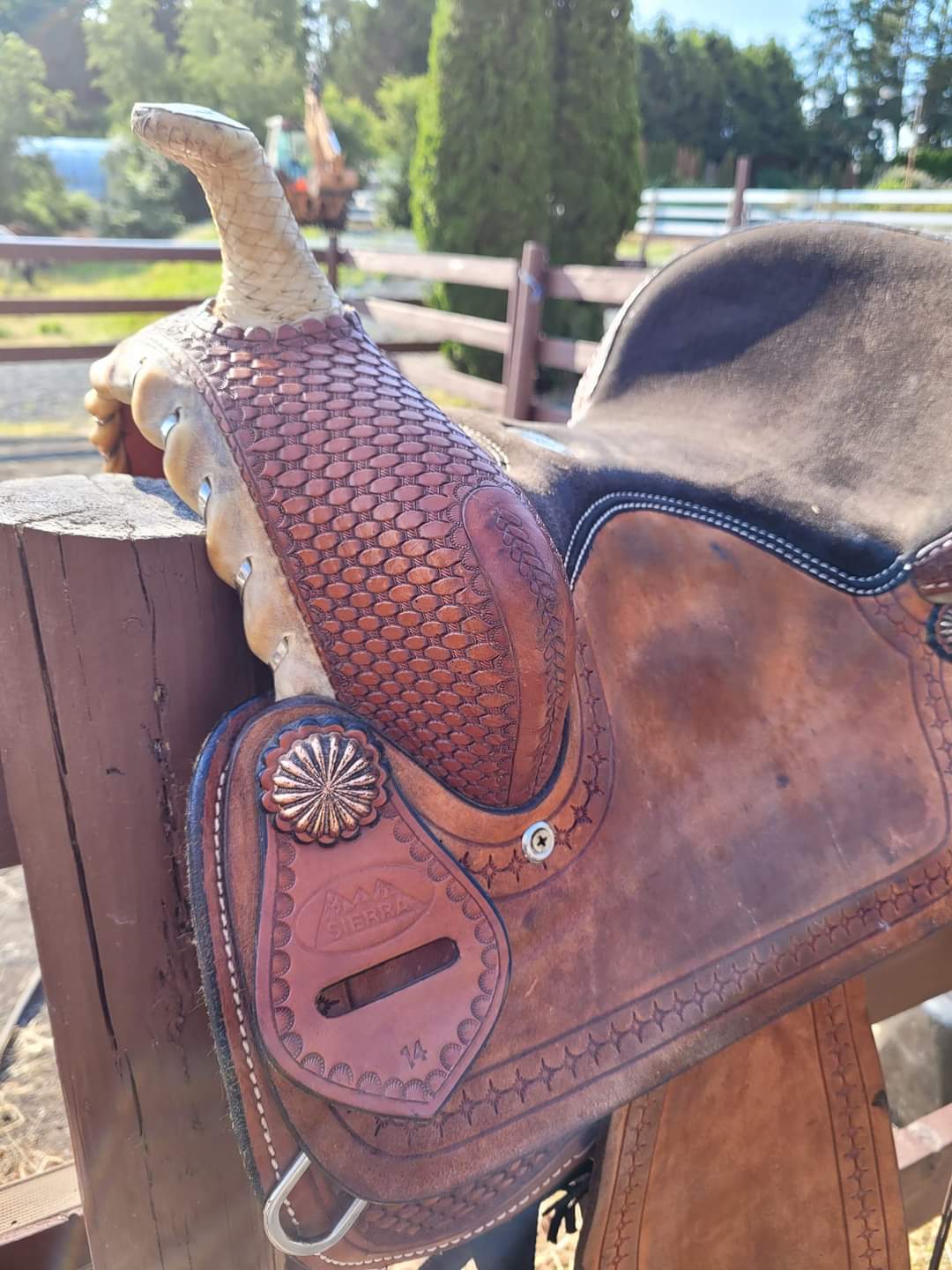 Consignment Sierra Western Roping Saddle 17"seat 7"Gullet