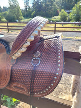 Load image into Gallery viewer, Consignment Sierra Western Roping Saddle 17&quot;seat 7&quot;Gullet