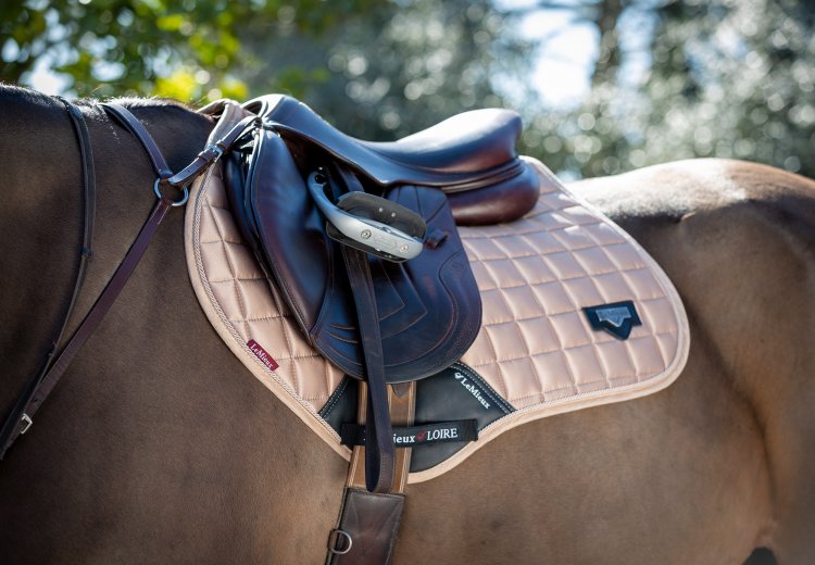 LeMieux Loire Classic Satin Close Contact Pad