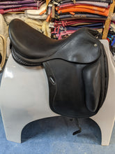Load image into Gallery viewer, Consignment CWD Dressage Saddle 18&quot;