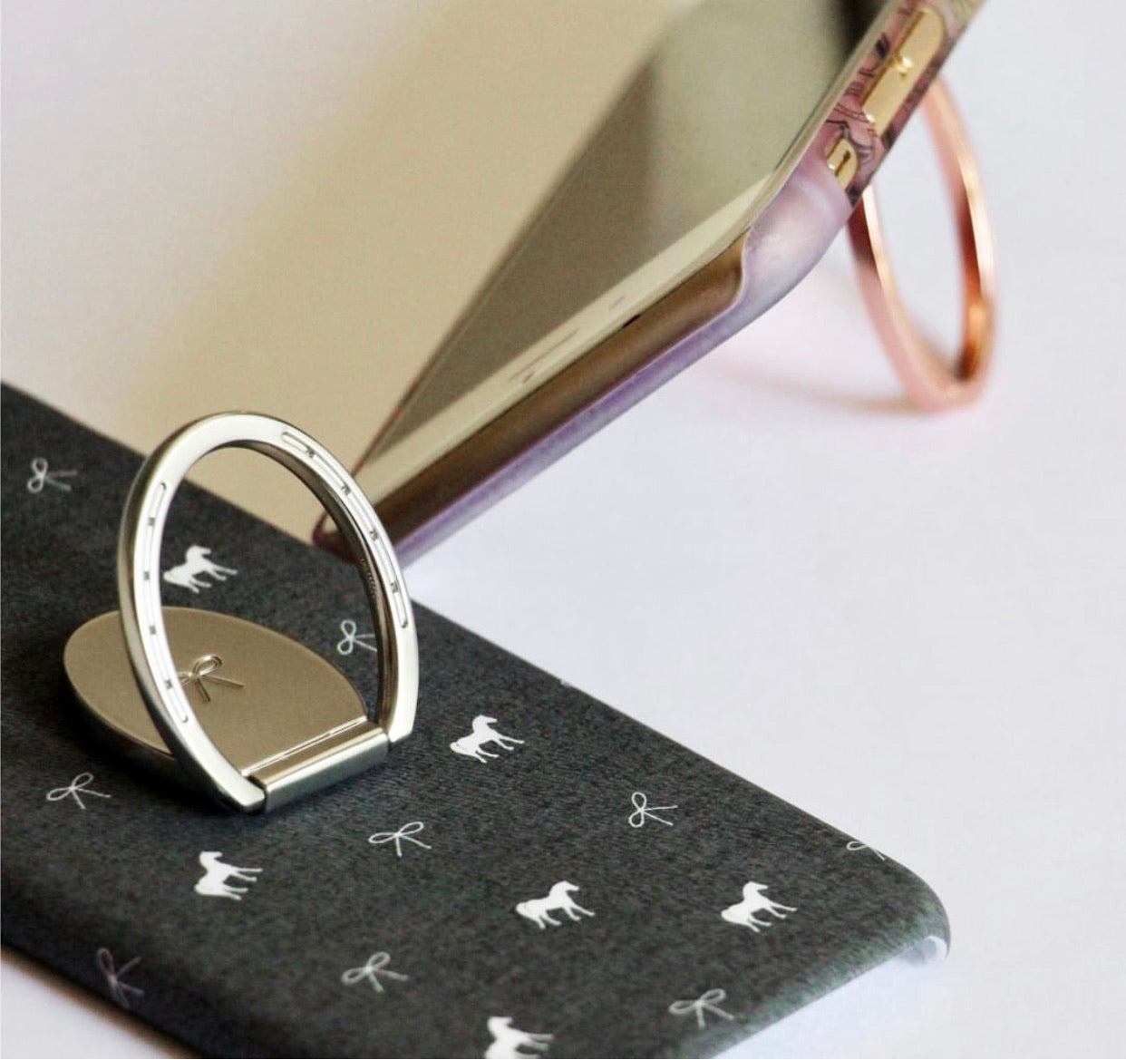 Spiced Equestrian Horseshoe Phone Ring